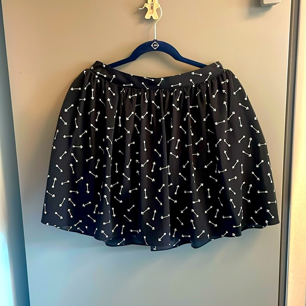 Lauren Conrad Arrow Elastic Waist Skirt Size Medium Black Lined